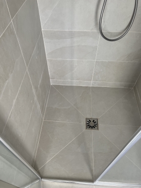 Receveur de douche à l'italienne - CARRELAGES FONTANESI